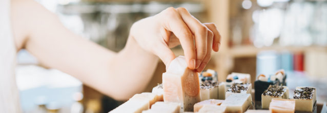 Pour réduire son impact environnemental, l’industrie de la beauté réinvente ses packagings