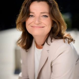 Christine Aymard : Directrice de la Division Microsoft Consulting Services France Christine Aymard : Directrice de la Division Microsoft Consulting Services France